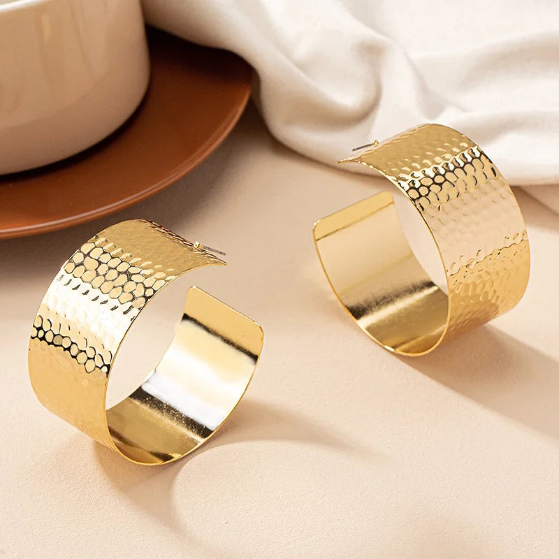 C-shaped earrings female creative design hammer pattern geometric earrings