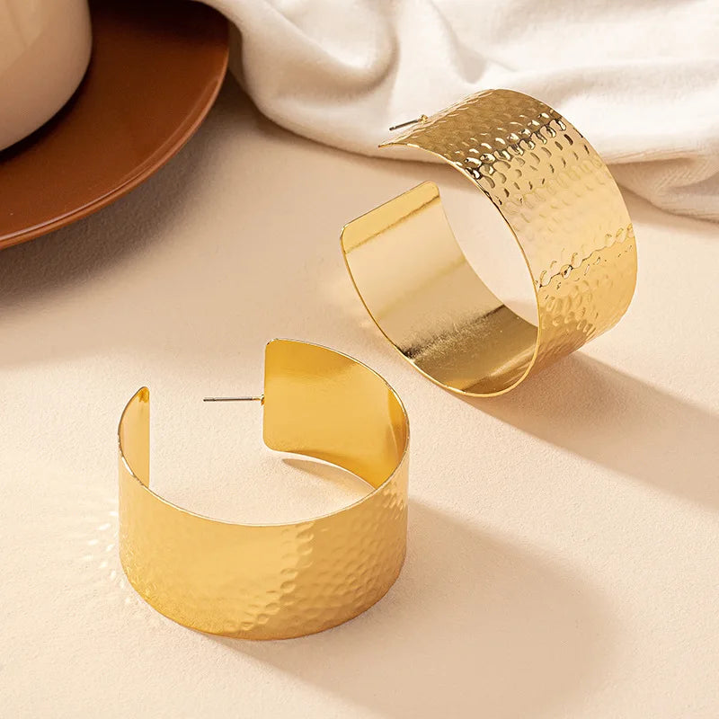 C-shaped earrings female creative design hammer pattern geometric earrings