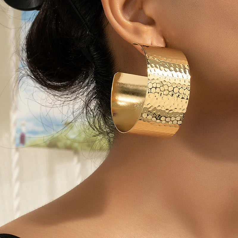 C-shaped earrings female creative design hammer pattern geometric earrings