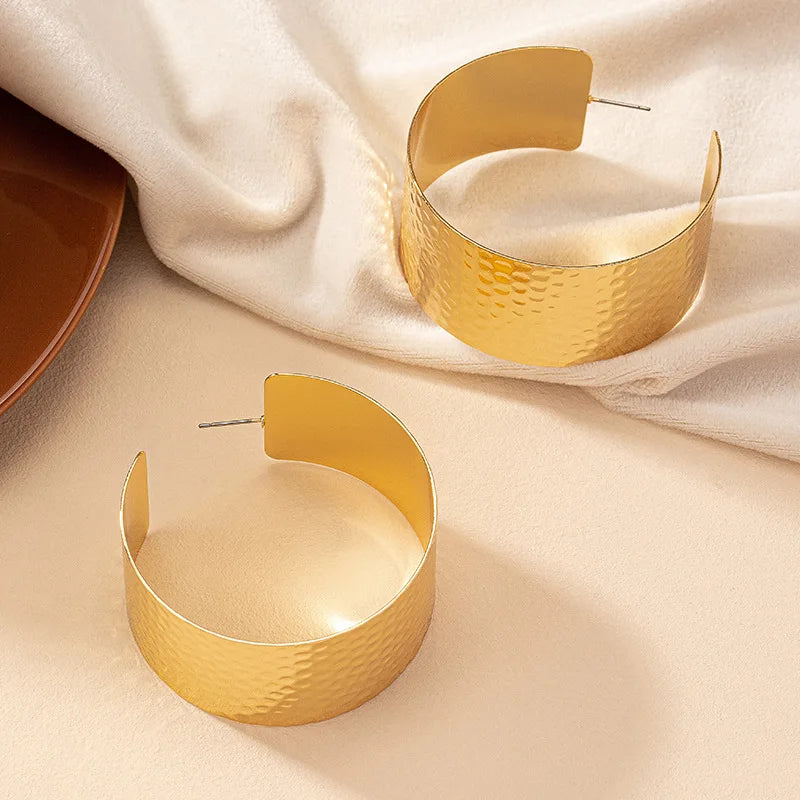 C-shaped earrings female creative design hammer pattern geometric earrings