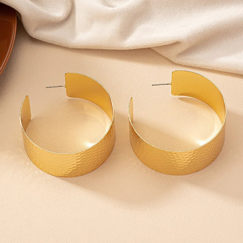 C-shaped earrings female creative design hammer pattern geometric earrings